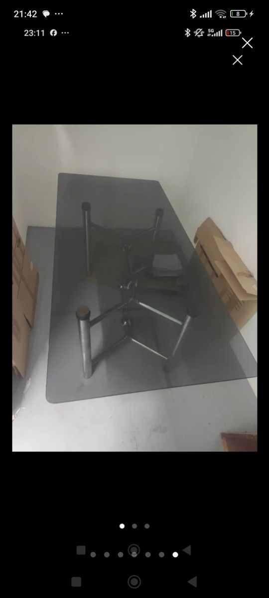 Mesa cristal y metal moderna