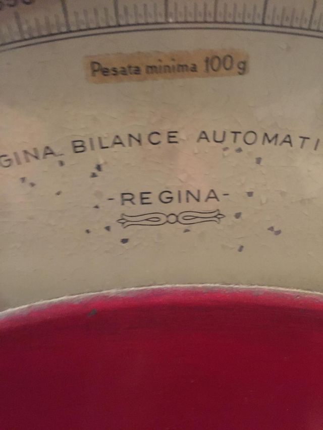 Bilancia Regina vintage rossa