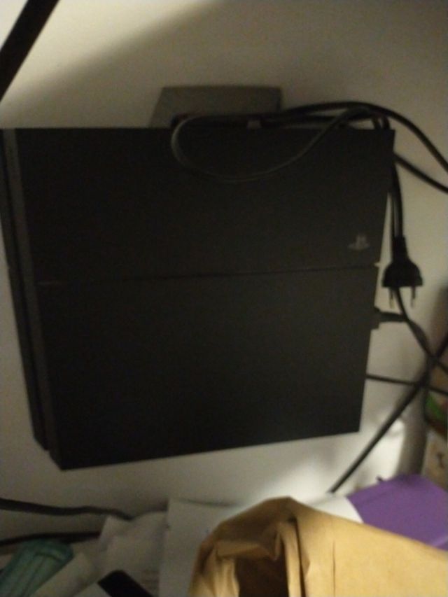 PS4 (PlayStation 4) - consola negra