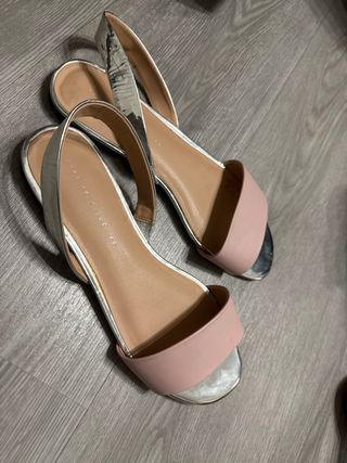 Sandalias planas rosa y plata ZARA