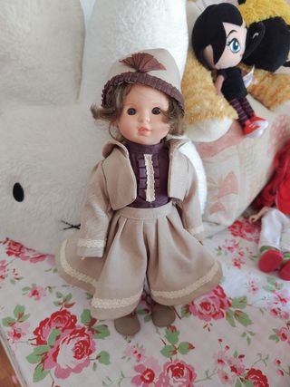 Muñeca porcelana estilo Mariquita Pérez