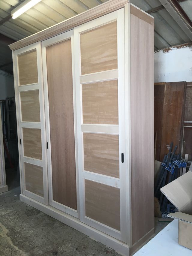 Armadio bianco in legno - 2 ante scorrevoli