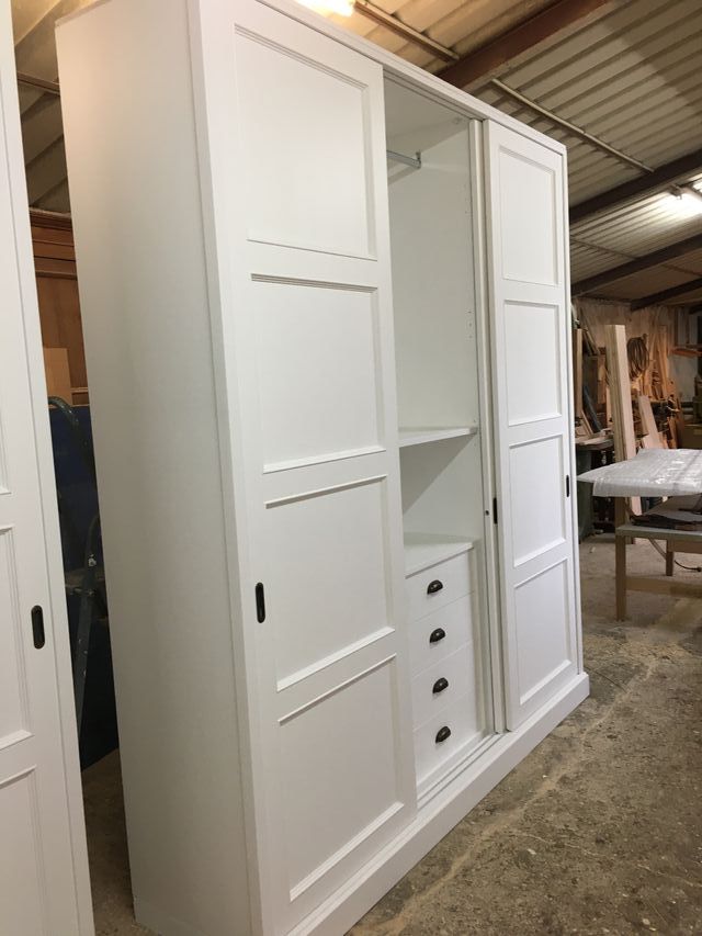 Armadio bianco in legno - 2 ante scorrevoli