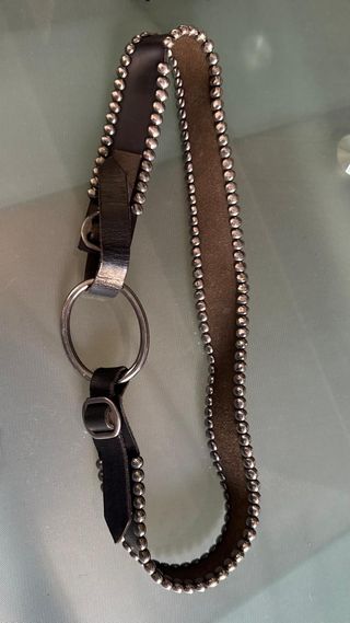 UNODE50 CINTURON TACHUELAS CUERO NEGRO MUJER