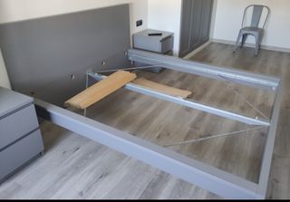 Cama gris madera