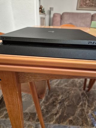 PS4 Slim 500GB - Negra - 3 Mandos