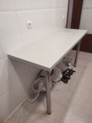 3 Sillas de cocina beige con mesa 