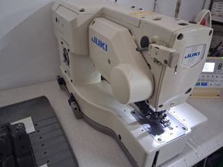 Máquina ojales Juki electrónica