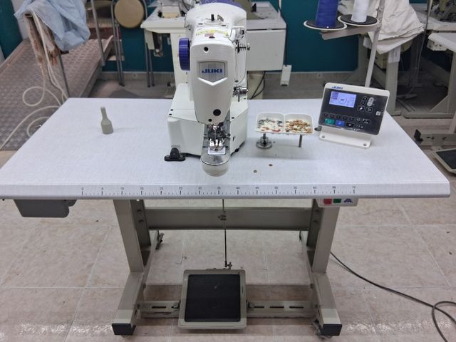 Máquina especial de coser botones Juki