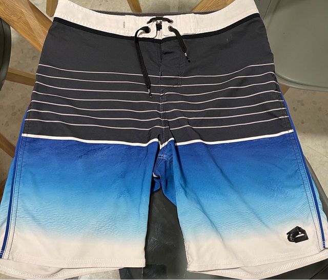 Bañador Quicksilver azul y negro