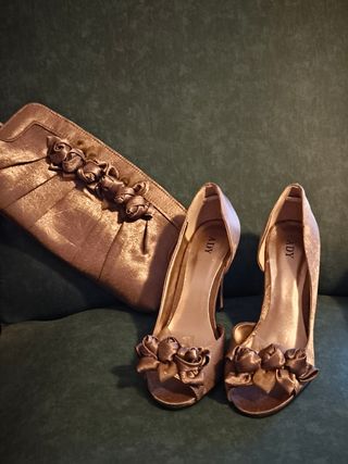 Zapatos y bolso fiesta dorados Salma Godi