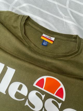 Camiseta ellesse verde oliva talla M