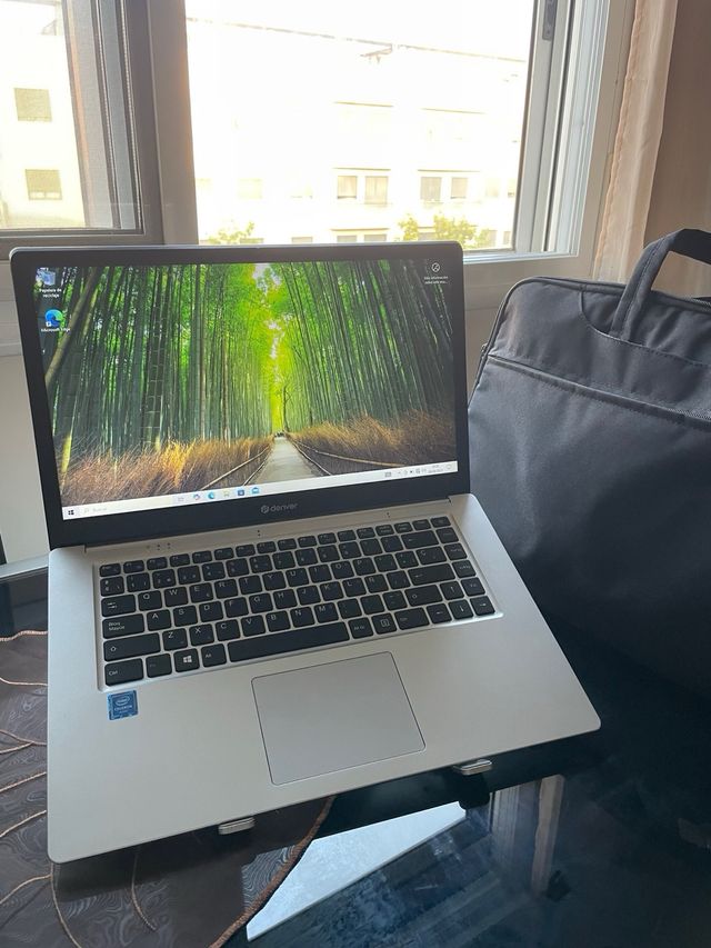 Portátil Denver NBD-15200 - Plata