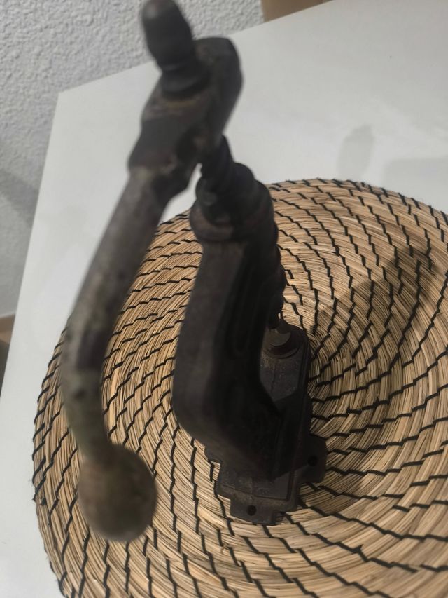 PRENSA DE ARTIGOS DE COURO VELHO