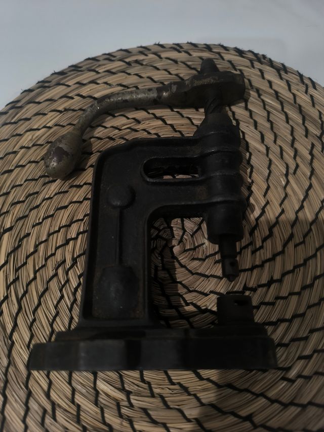 PRENSA DE ARTIGOS DE COURO VELHO