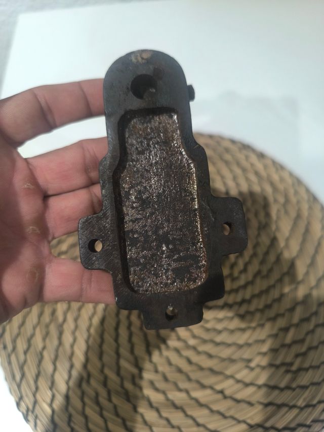 PRENSA DE ARTIGOS DE COURO VELHO