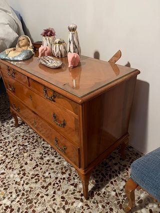 Cómoda antigua de madera
