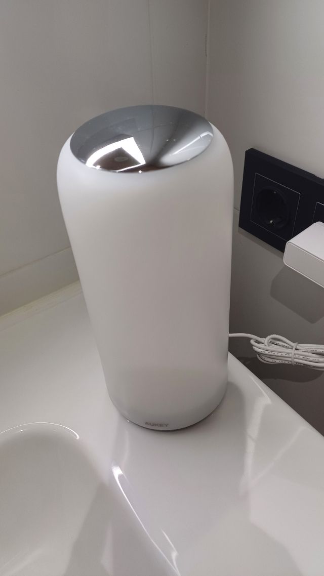 Lámpara táctil AUKEY RGB