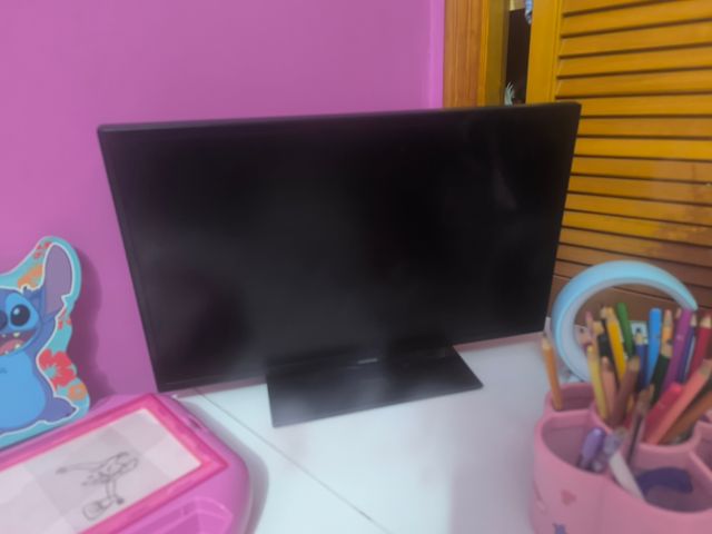 TV Hyundai 22" negra