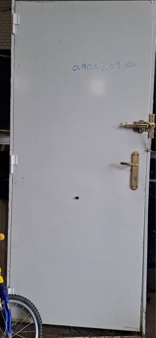 Puerta metálica blanca 0,90x2,09