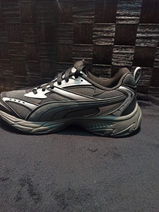 Puma Morphic Retro negras y plateadas