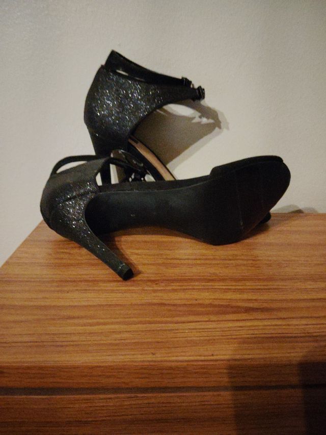 Sandalias tacón negras fiesta