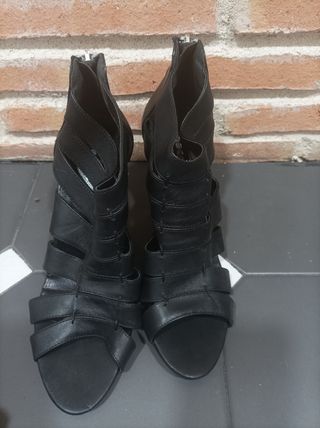 Sandalias negras mujer tacón bajo