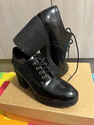 Zapatos ZARA charol negro tacón ancho