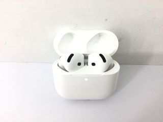 in-ear apple airpods 4 gen