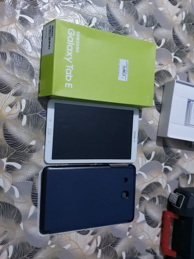 Samsung Galaxy Tab E bianca