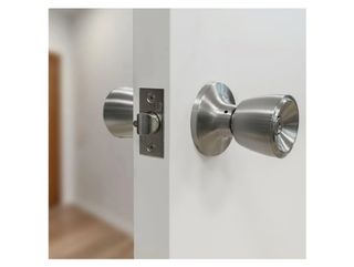 Pomo puerta Amig: Acero satinado