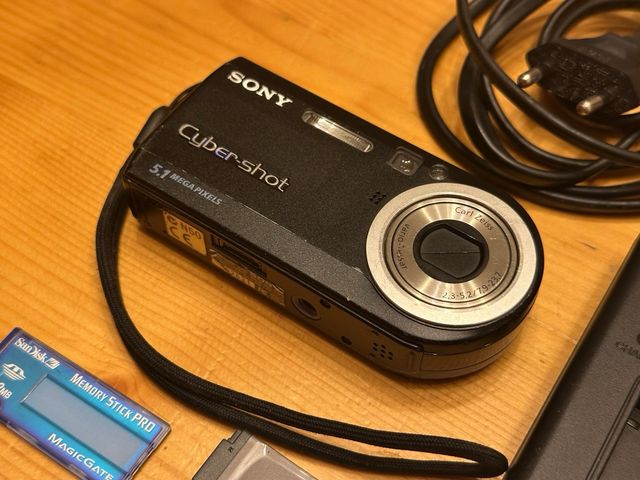 Fotocamera digitale Sony Cyber-shot DSC-P120