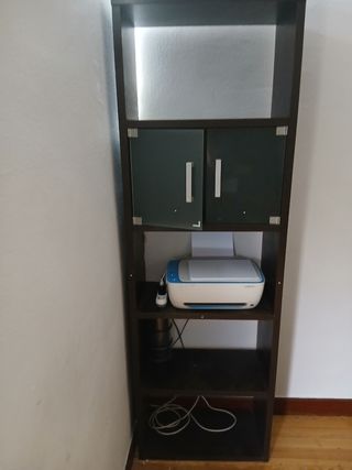 Armario modular marrón y mesa y baldas a juego