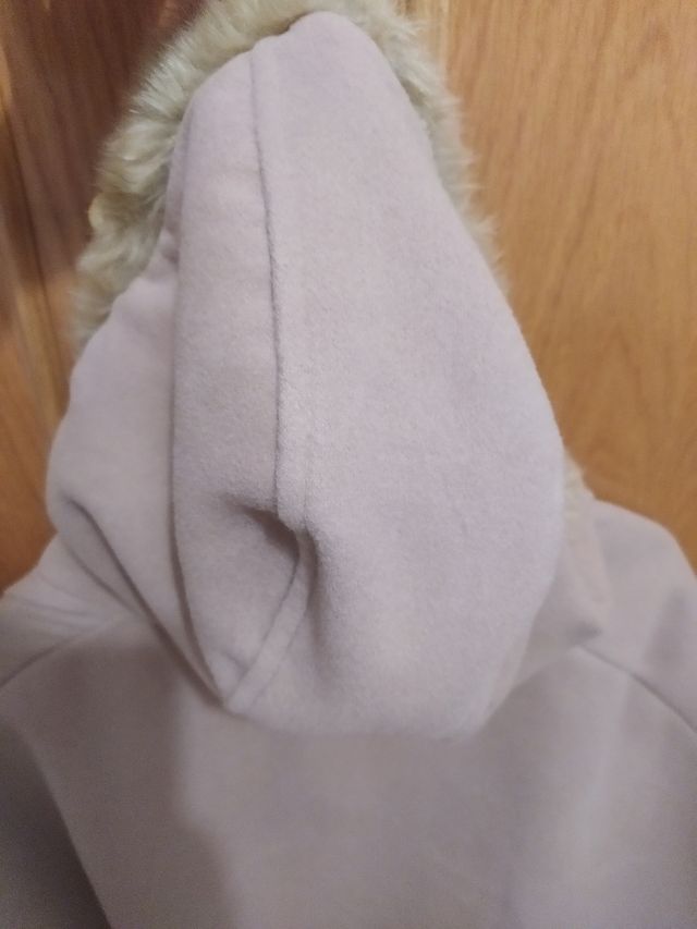 Capa color camel con capucha -