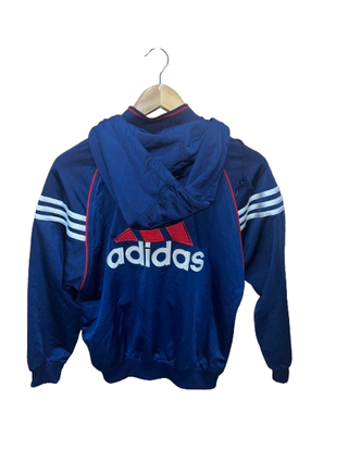 Chaqueta Adidas azul y roja