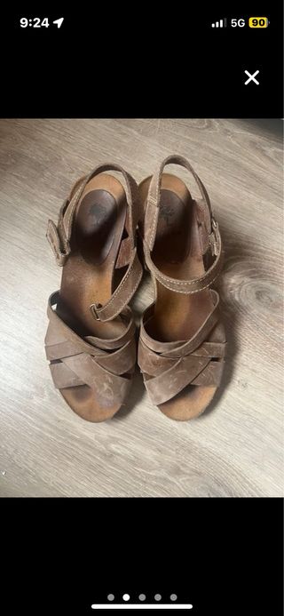 Sandalias cuña marrón