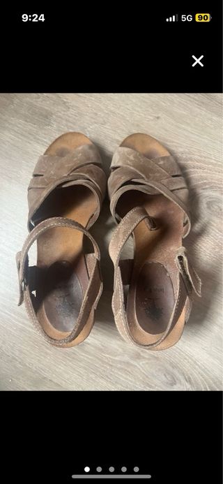 Sandalias cuña marrón