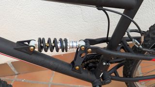 Bicicleta montaña negra-roja