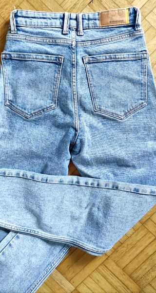 Jeans Stradivarius XS/34/6
A vita alta