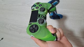 PS4 (PlayStation 4) Slim - 1 mando