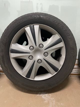 4 Llantas 14" + 3 Neumáticos Dunlop + 4 tapacubos