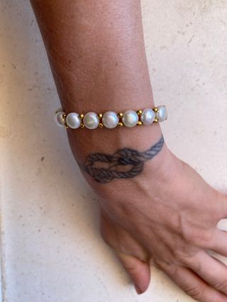 Pulsera de Perlas Blancas – Hecha a Mano