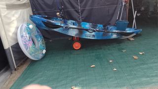 Kayak pesca Atlantic: remo, cañero y ruedas.