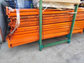 Set di ripiani in metallo blu e arancione