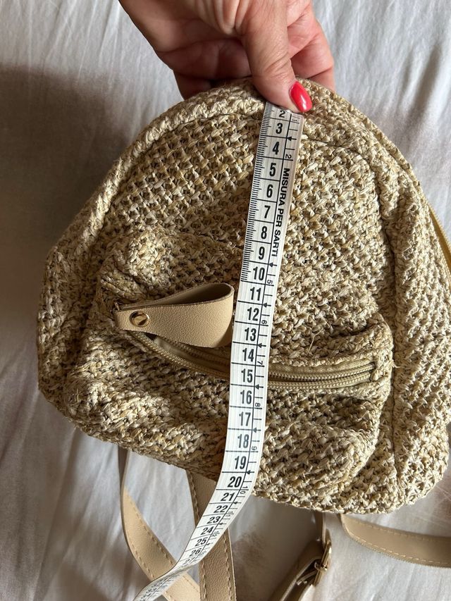 Zainetto estivo beige in rafia