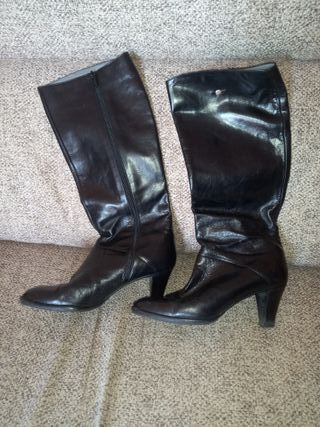 Botas altas negras de piel