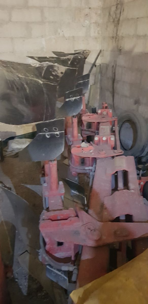 Arado 4 rejas Gregoire Besson