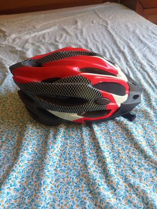 Casco bici rojo y negro