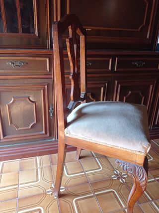 Silla madera estilo antiguo