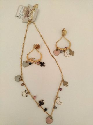 Collar y pendientes dorados